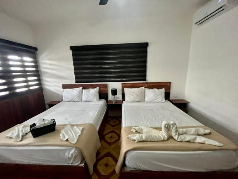 DOUBLE QUEEN SUITE POOL VIEW (2)