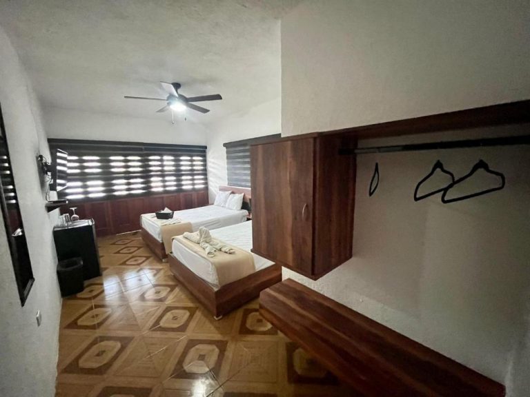 DOUBLE QUEEN SUITE POOL VIEW (5)